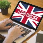 Jakie są najważniejsze różnice między nauką języka angielskiego online, a tradycyjną?